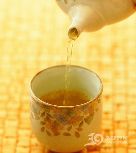 老人健康谨记早晨勿空腹喝茶