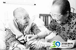 百岁老人的秘密:爱臭美,人长寿