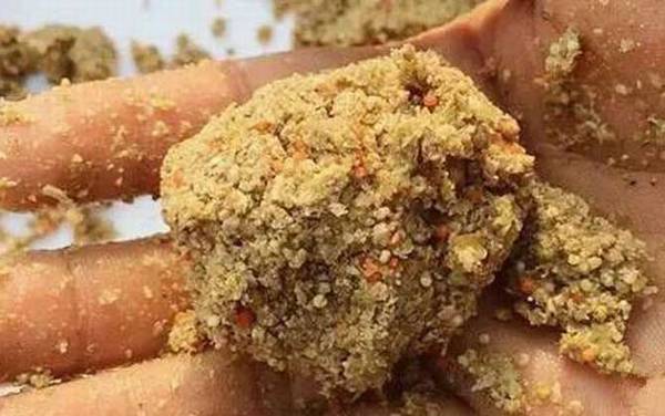 钓鱼酒米窝料的自制方法