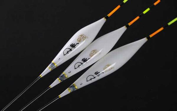 钓鱼立漂怎么安装?实际上非常简单,直接将漂脚插在漂座上!