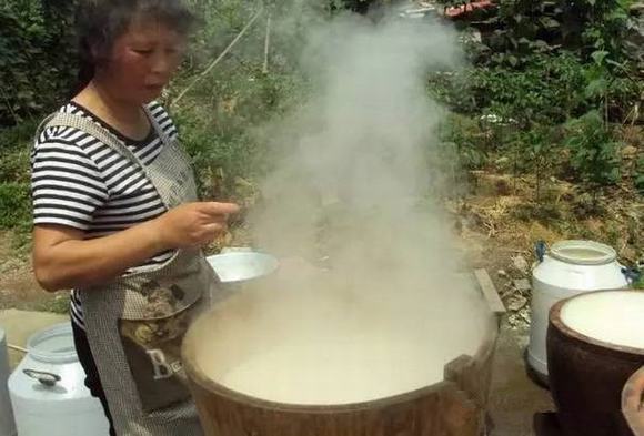原来这是糯米酿造黄酒的酿酒技术,酿酒达人首选