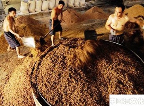 白酒生产方法之半固态发酵法_调制酿造