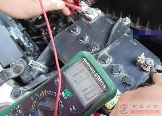 电动车一开就剩一格电什么原因