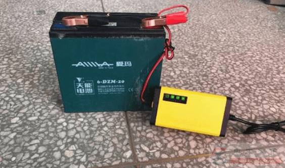 蓄电池补充液是什么液体?